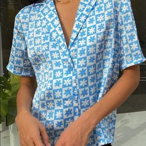 Lisa Says Gah - Collared top in blue daisy print - XS